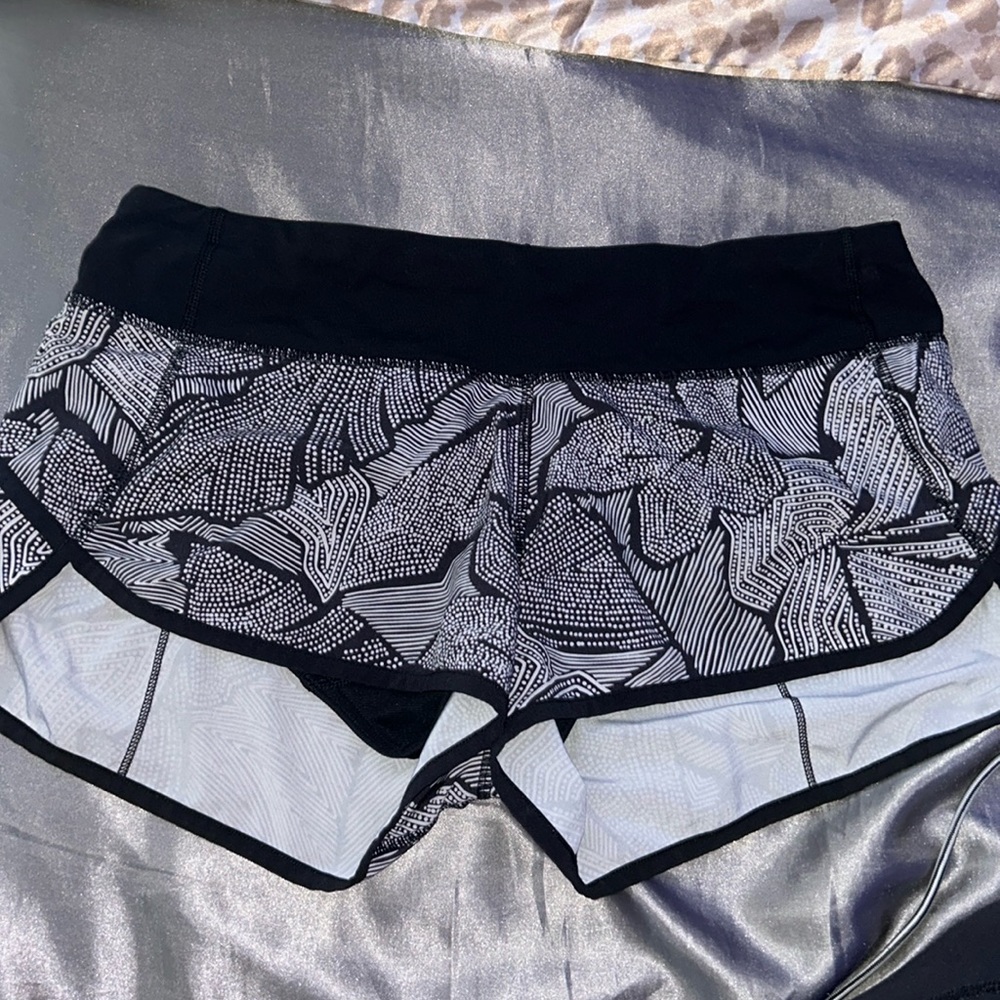 black & white lululemon speed up shorts size 6!